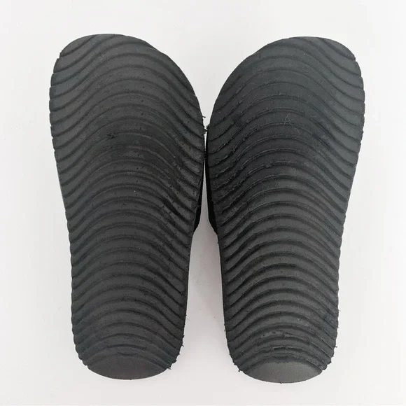 Nike Youth Black Slides with White Swoosh Logo ~ 2Y - Picture 8 of 8